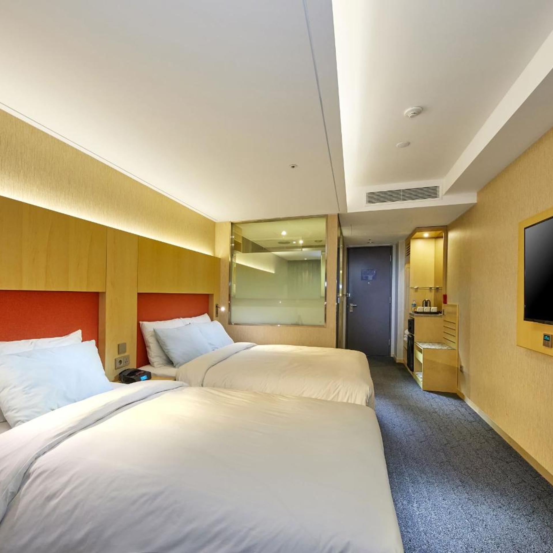 DELUXE, TWIN BEDS