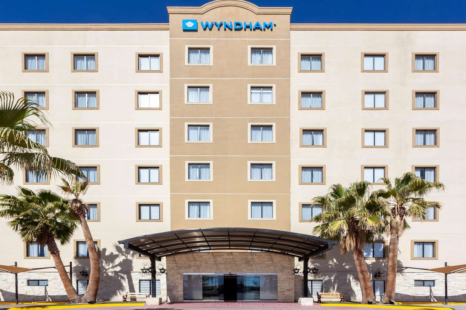 Wyndham Torreon 2/33