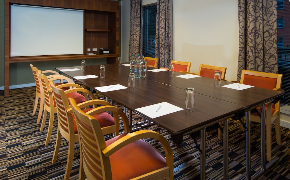 Holiday Inn Express Stevenage 55/66