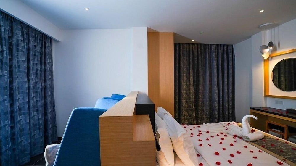 TSR Seafront Hotel 18/32