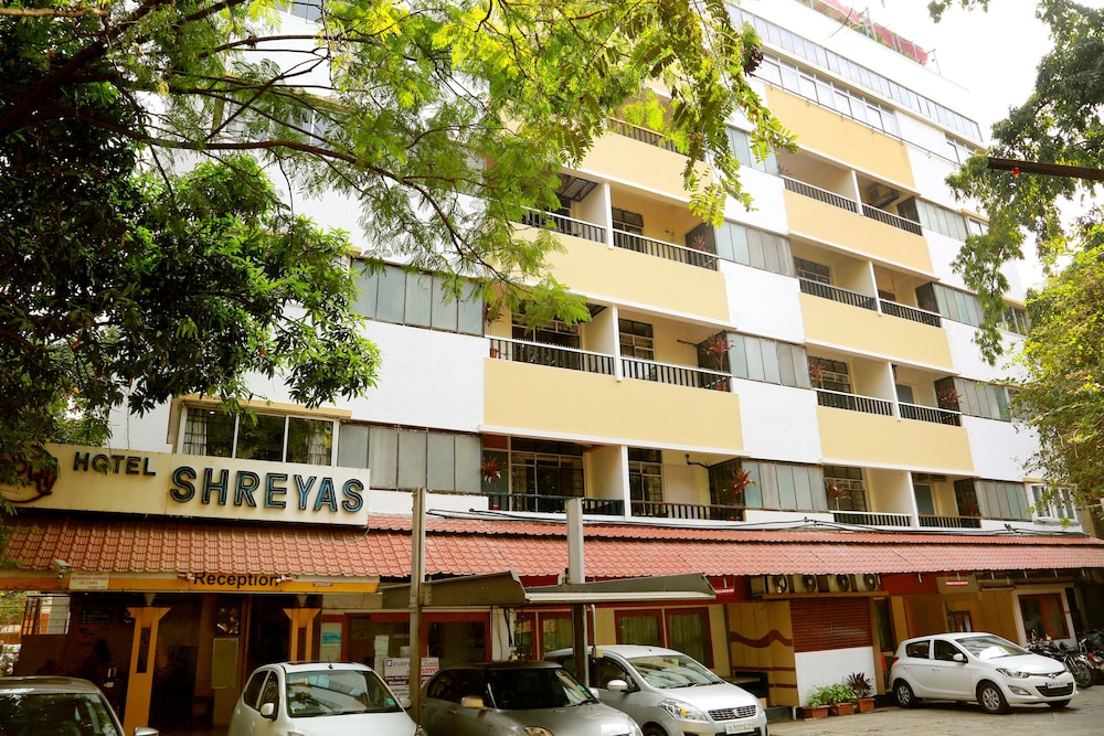 Hotel Shreyas 2/40