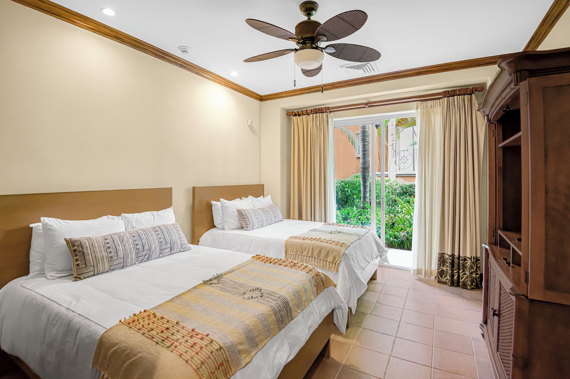 3 Bedrooms, Condo, Premium, King Bed, 2 Double and Twin Beds، Hrg Condos At Los Suenos 8/10