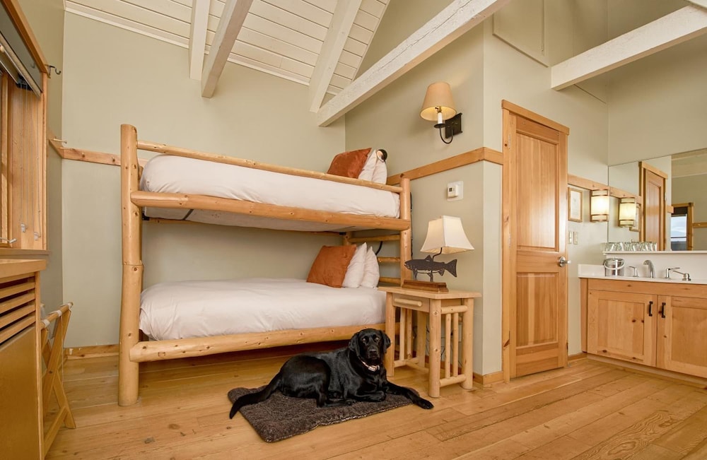 Sleeping Lady Mountain Resort 19/77