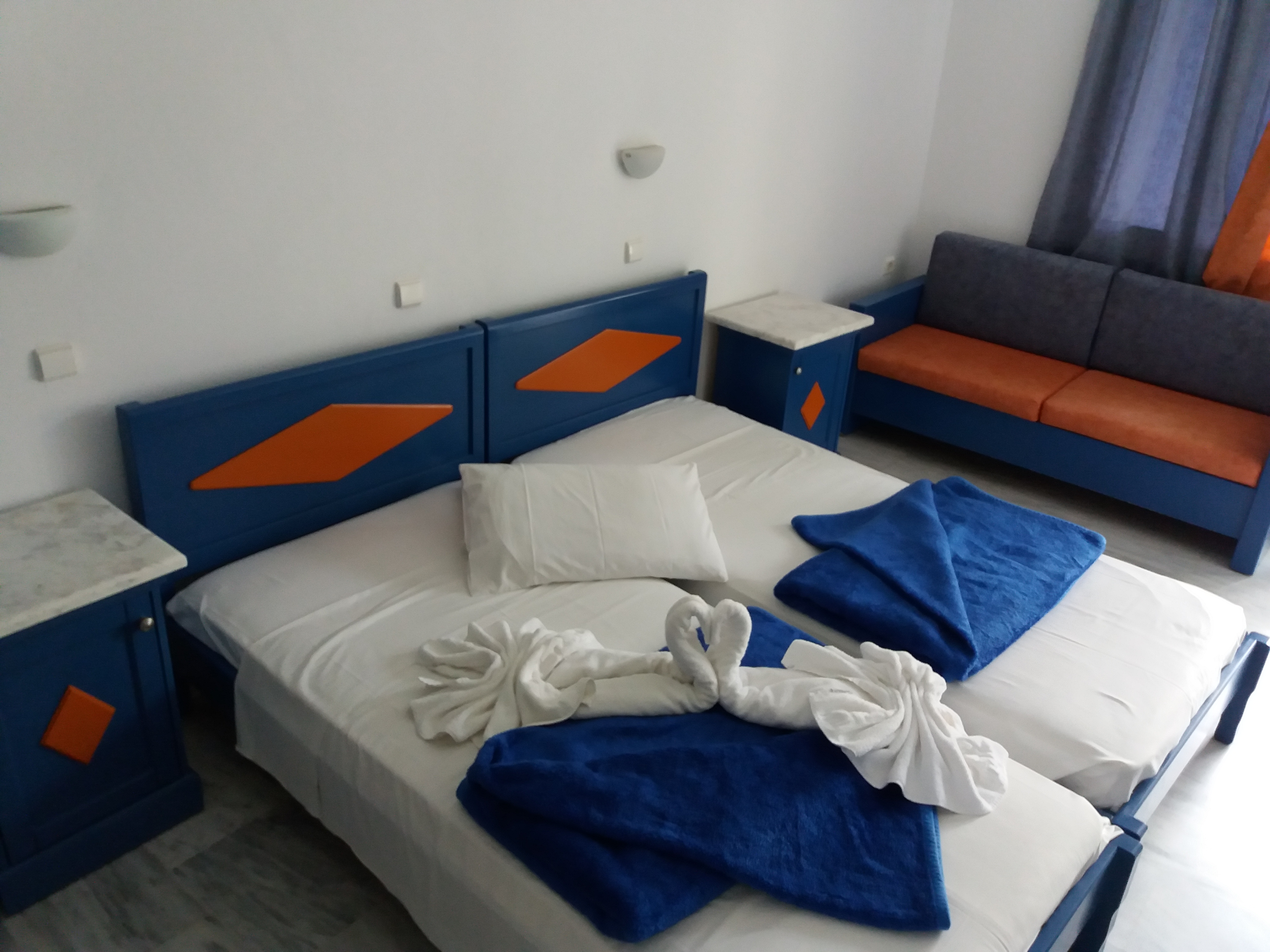 Leonidas Apartments 30/47