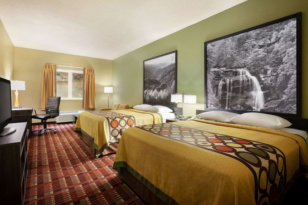 Super 8 By Wyndham Cherokee 8/19