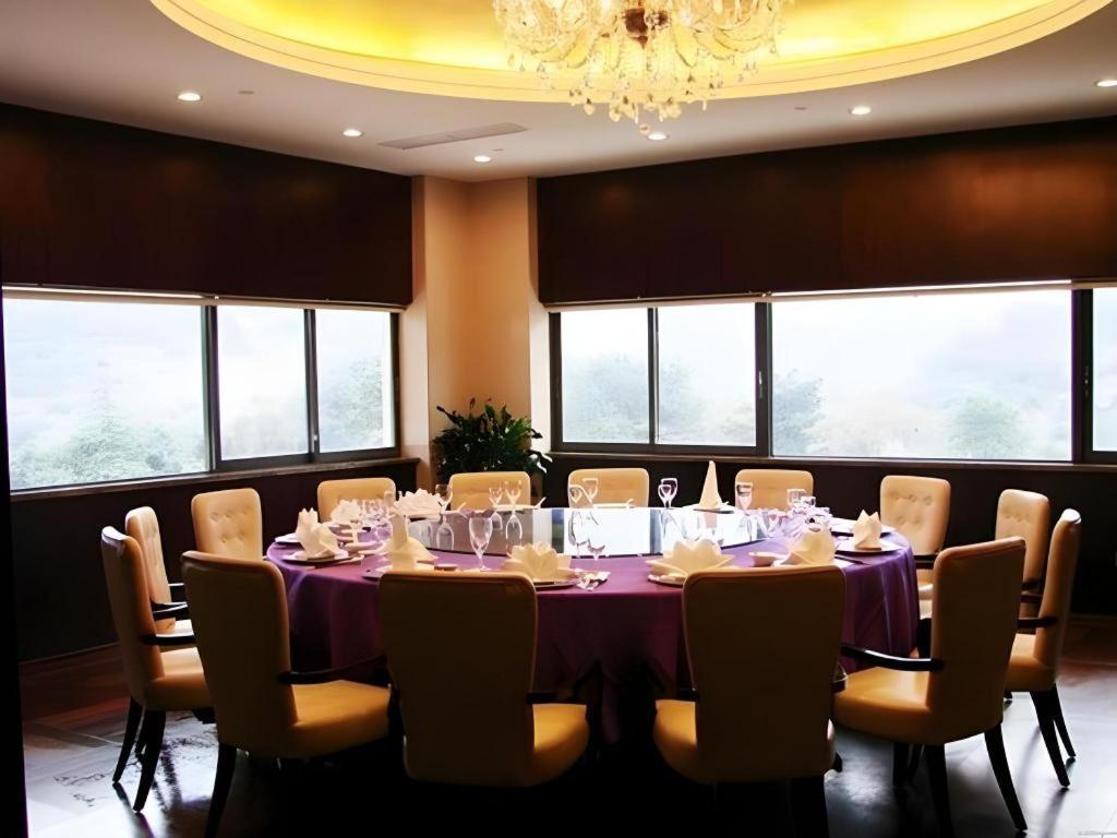 Yaoxi Dynasty Hotel 43/47