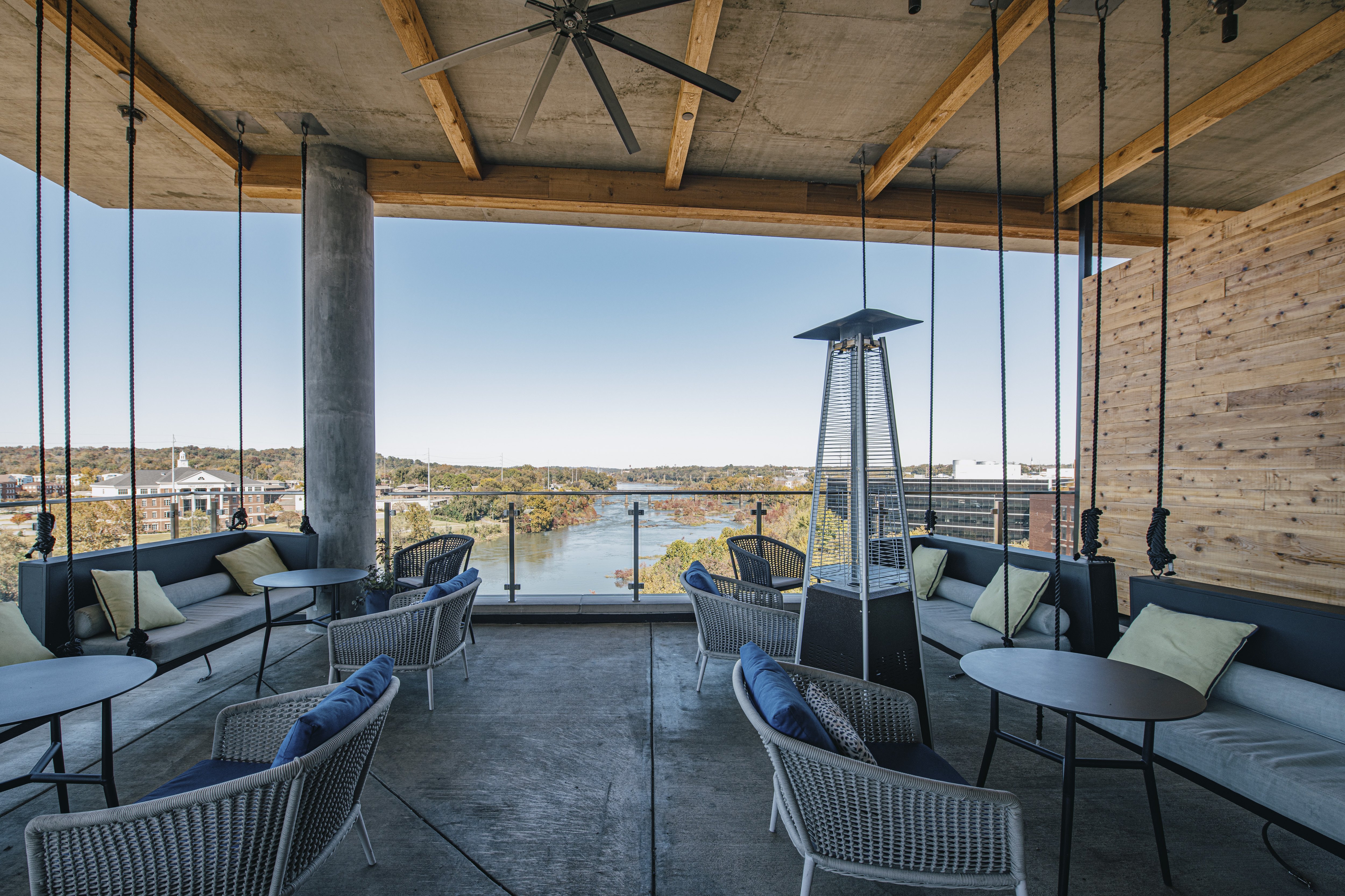 Hotel Indigo Columbus At Riverfront Place 37/68