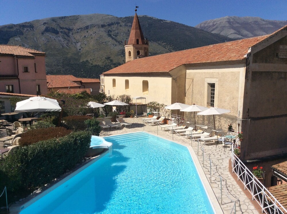 LA LOCANDA DELLE DONNE MONACHE 1/59