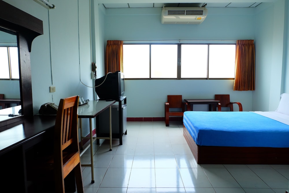 Thairungruang Backpackers Suratthani 3/16