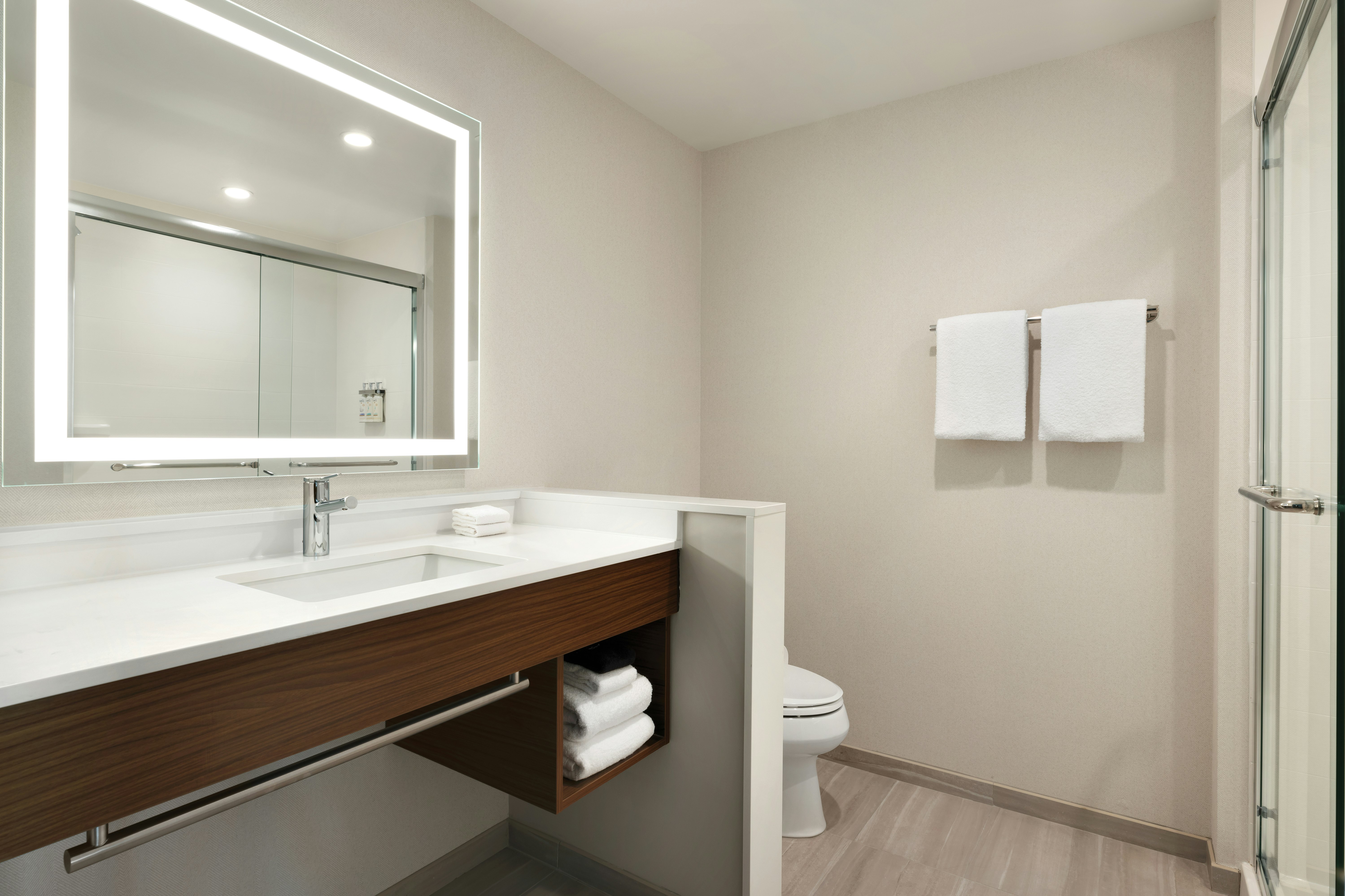 Holiday Inn Express Cape Canaveral 59/60