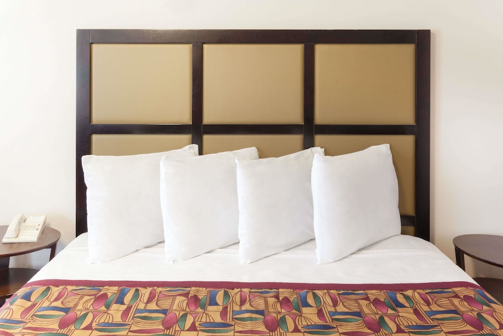 Baymont by Wyndham Chicago/Calumet City 12/37