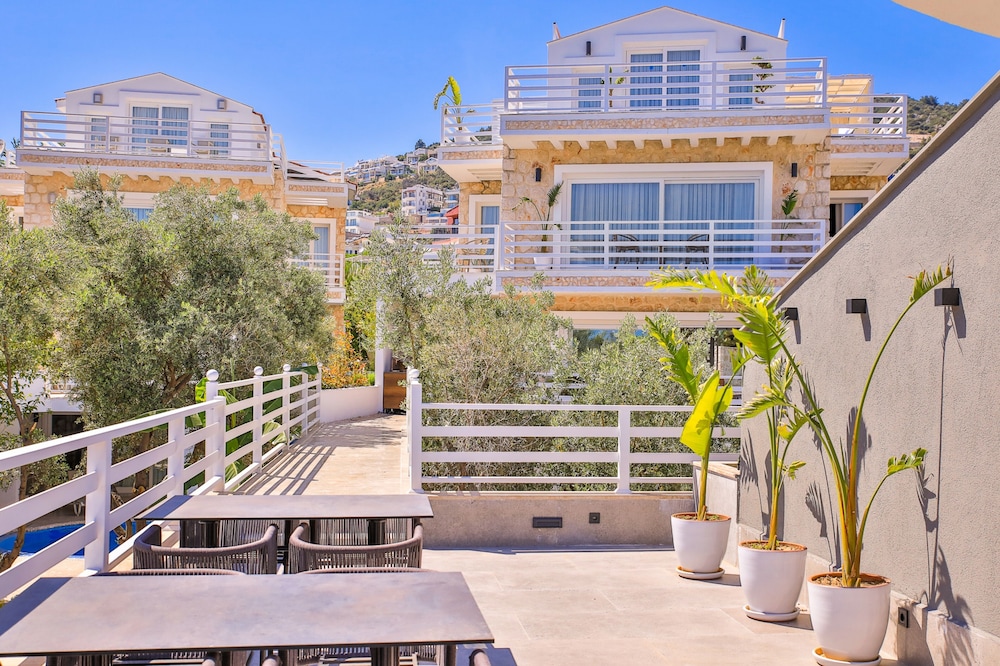 Kalkan Saray Suites Hotel 63/74