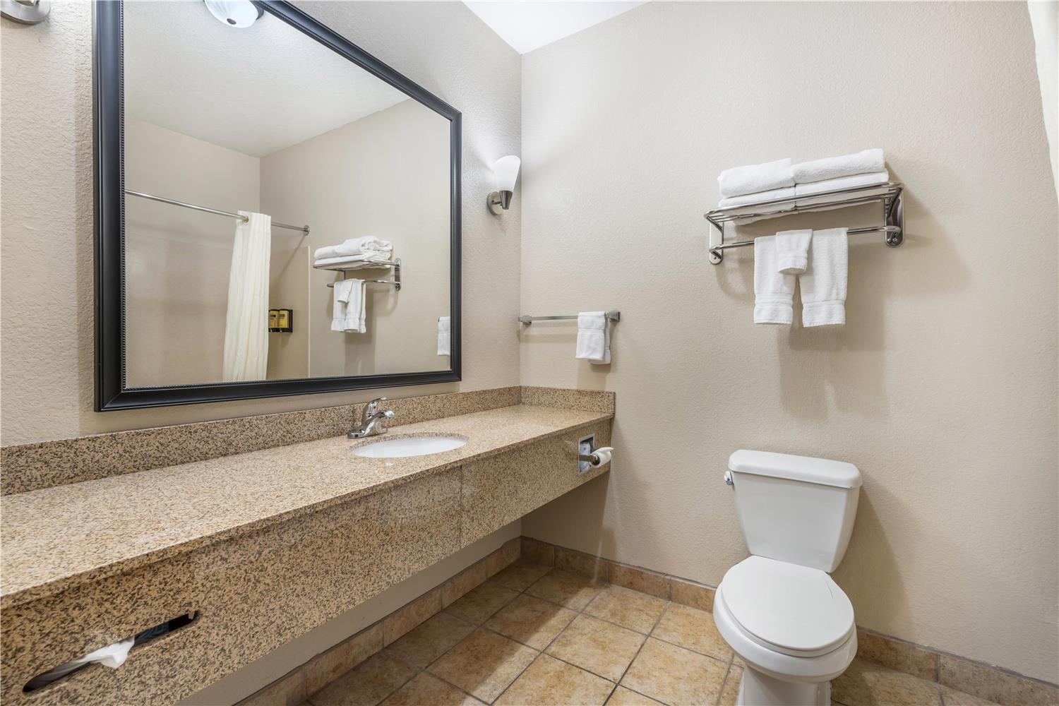 Best Western Plus Eastgate Inn & Suites 30/32