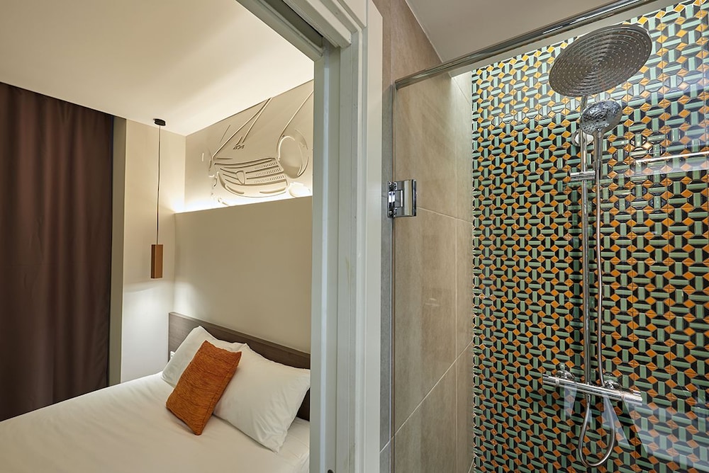 M Suite Hotel 15/50