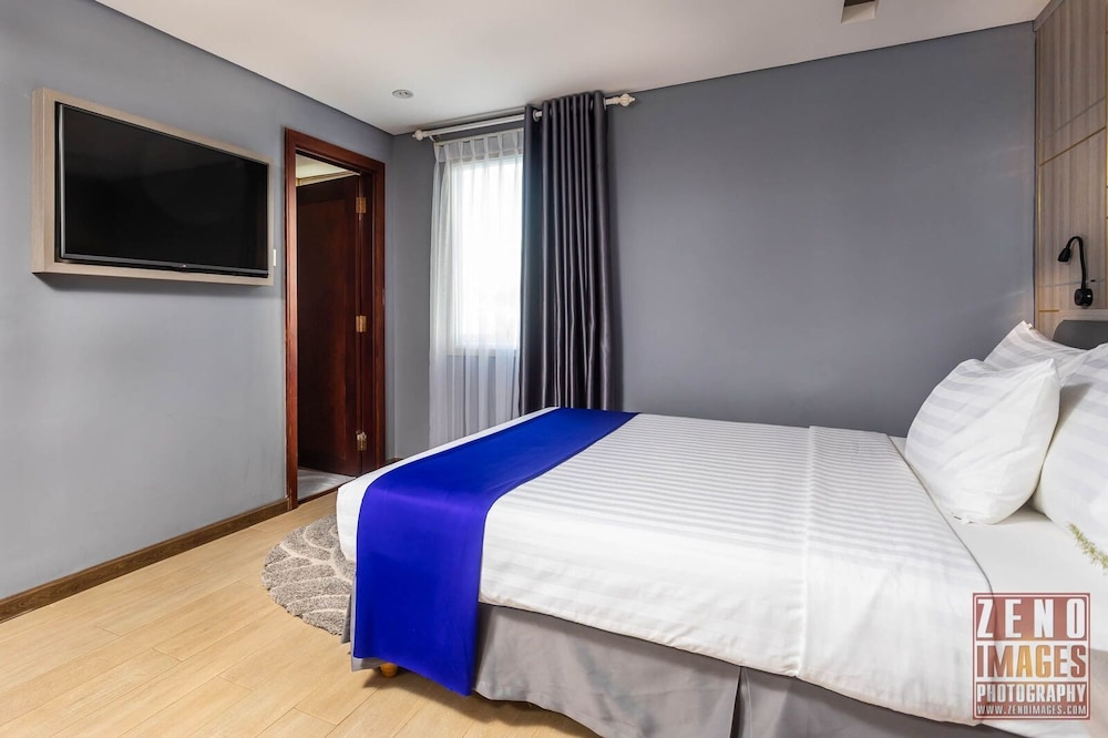 STANDARD, DOUBLE BED, CITY VIEW