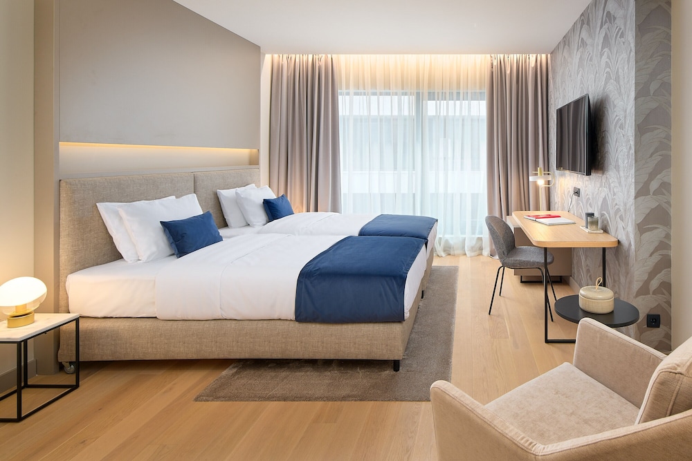 SUPERIOR, TWIN BEDS