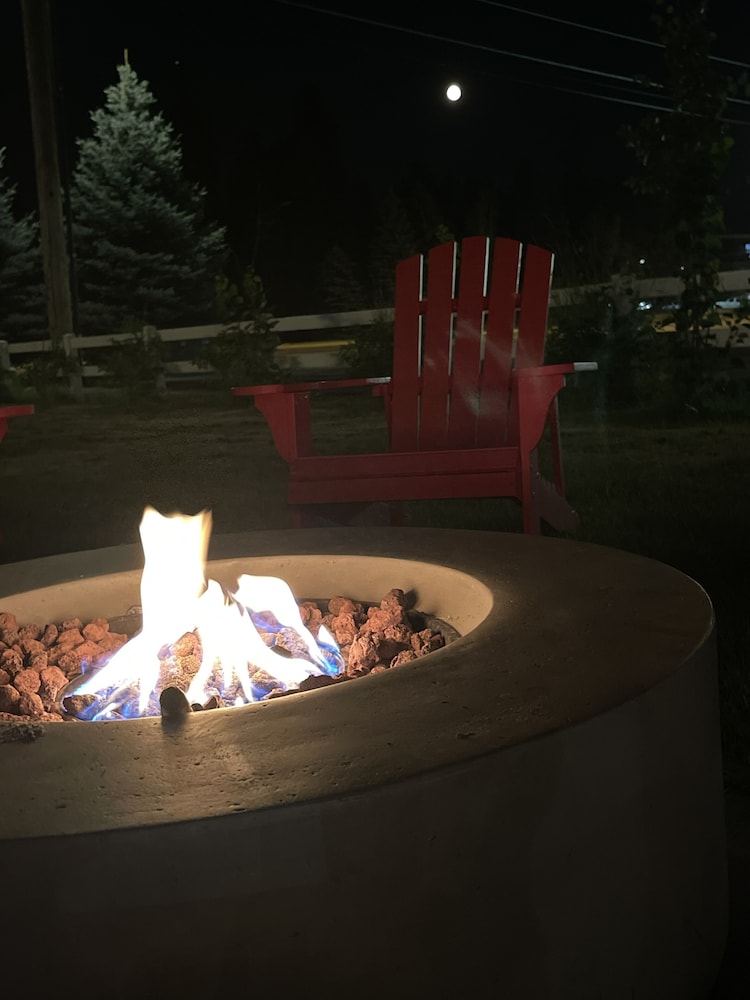 Chalet Motel Whitefish 44/64
