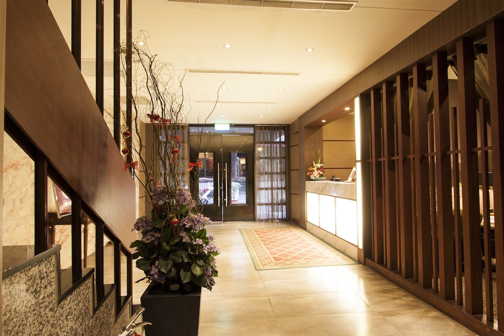Erin Hotel 8/38