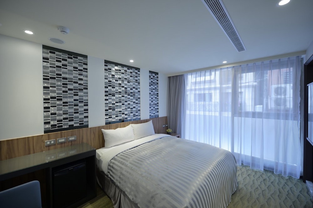XIMEN HOTEL 42/70