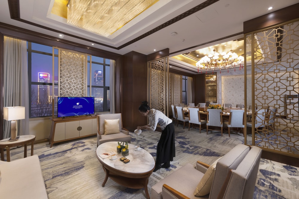 Huayou New Century Grand Hotel 30/50