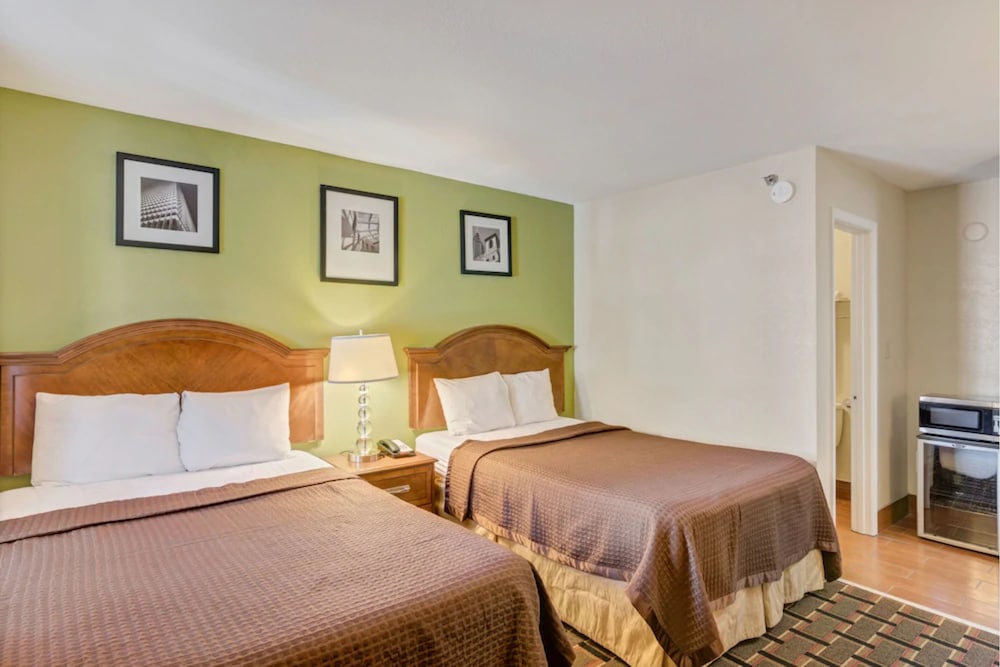 Savannah Garden Hotel 13/41