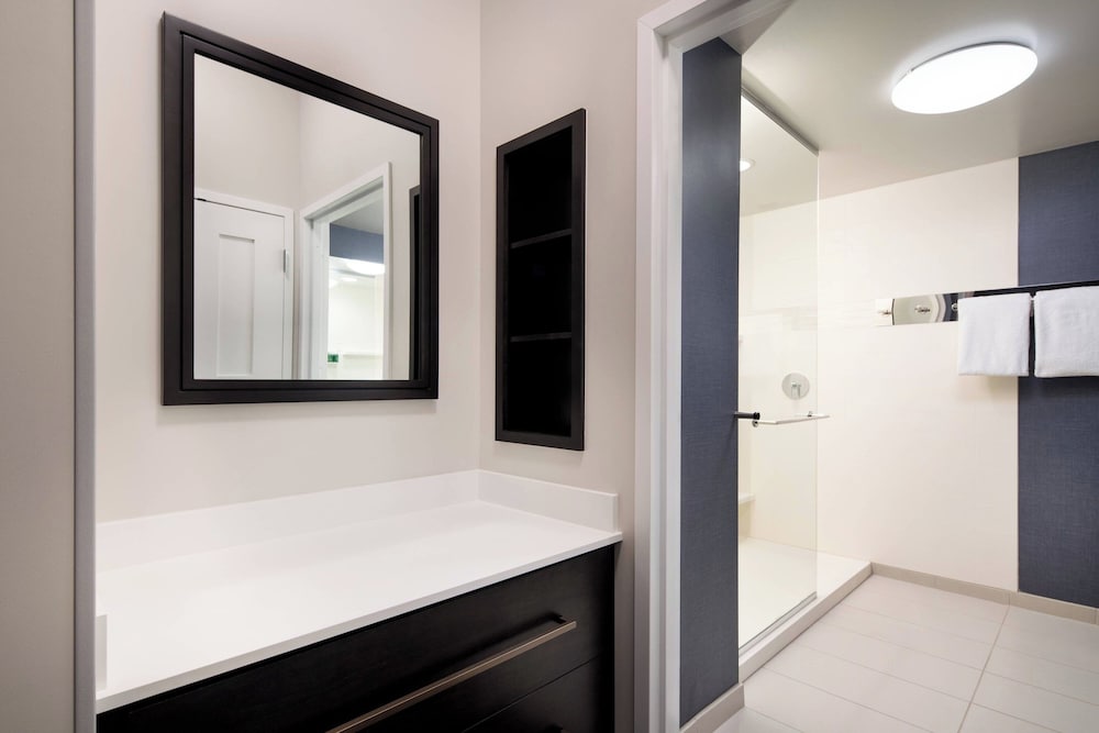 STUDIO, KING BED, SOFA, ACCESSIBLE