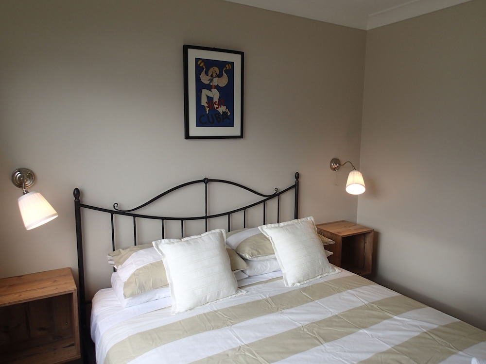 DUNGOWAN HOLIDAY ACCOMODATION 12/75