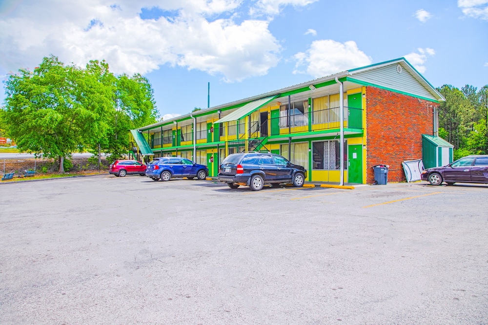 OYO Hotel Calhoun, GA I-75 22/27