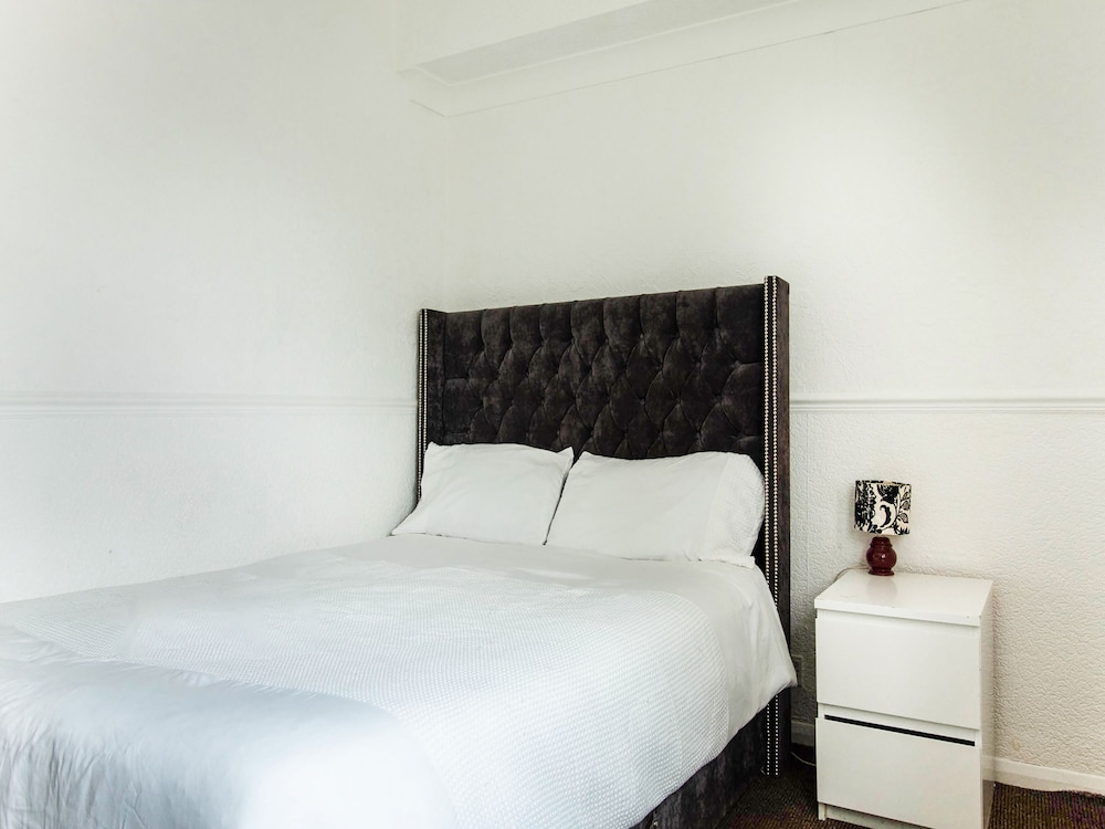 OYO The Longlands Hotel 24/39
