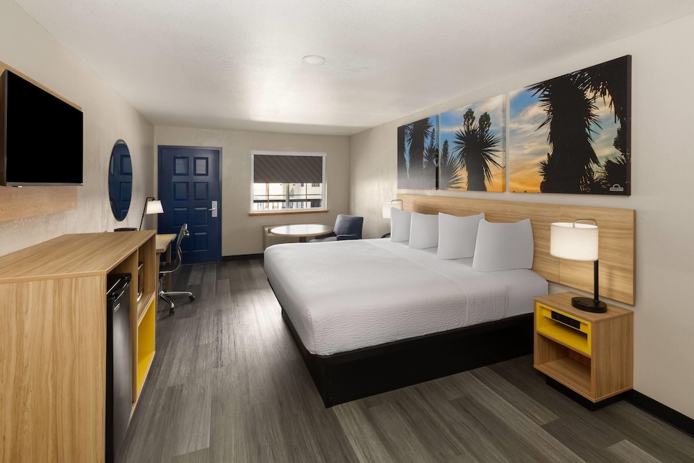 Days Inn By Wyndham El Paso West 13/50