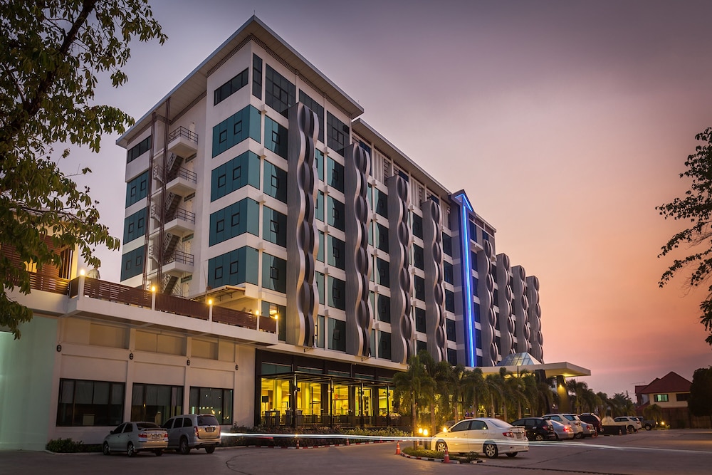 Alvarez Hotel 6/65