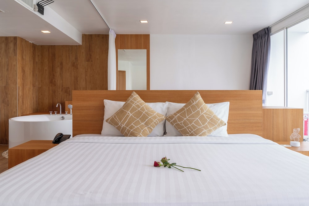 HONEYMOON, SUITE, KING BED