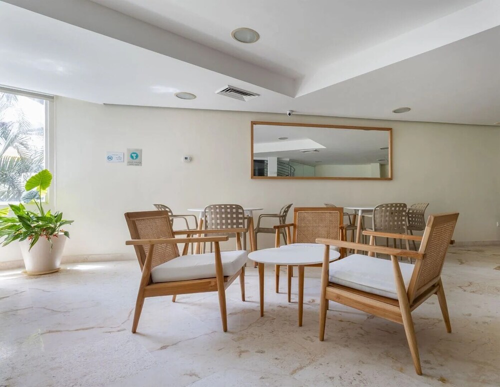 The Elements Oceanfront & Beachside Condo Hotel 30/50