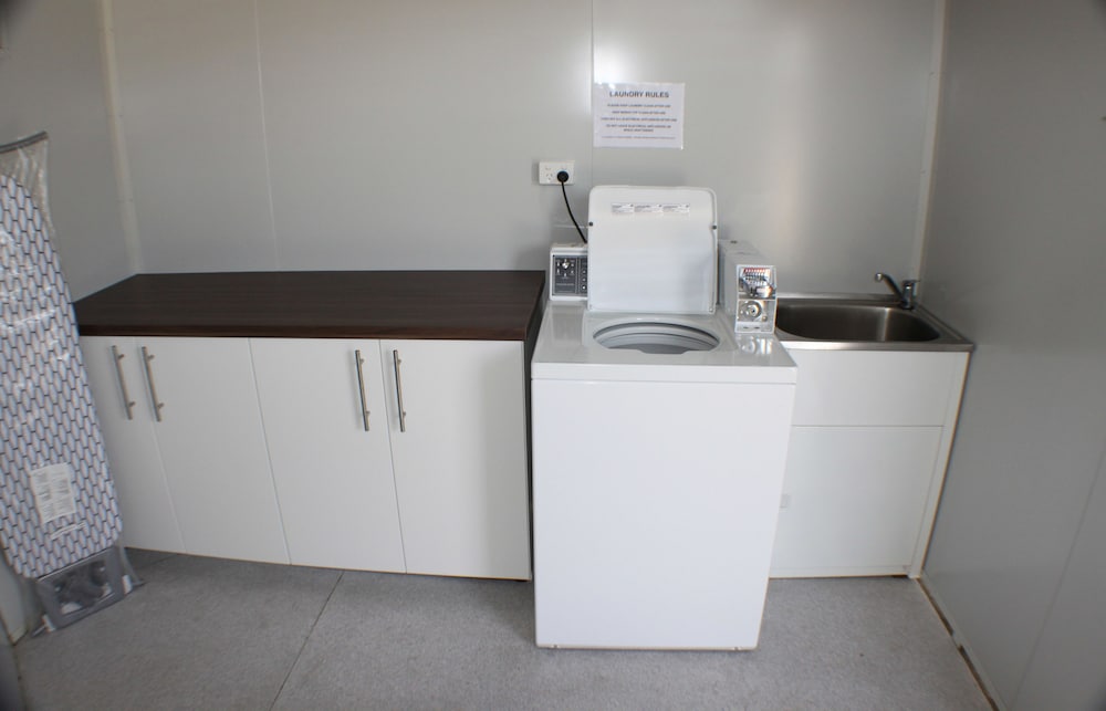 Baths Motel 23/33