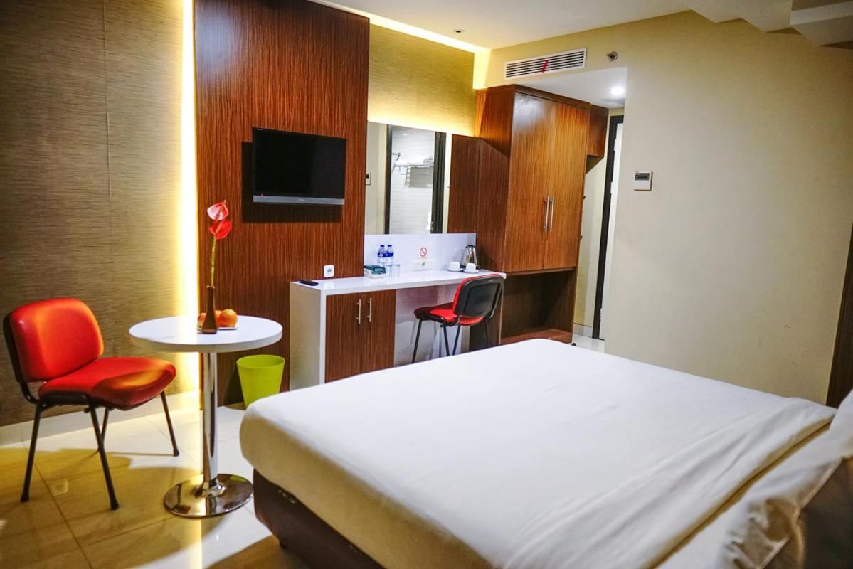 Empress Hotel Makassar 12/23