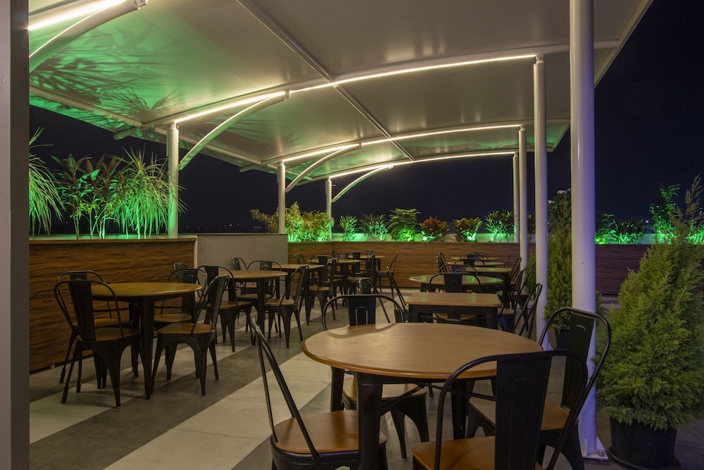 Monarch Guestline Magarpatta 22/32