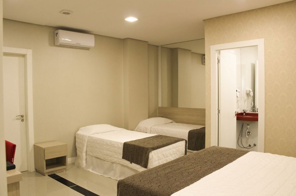 Holiday And Business Hotel 24/50