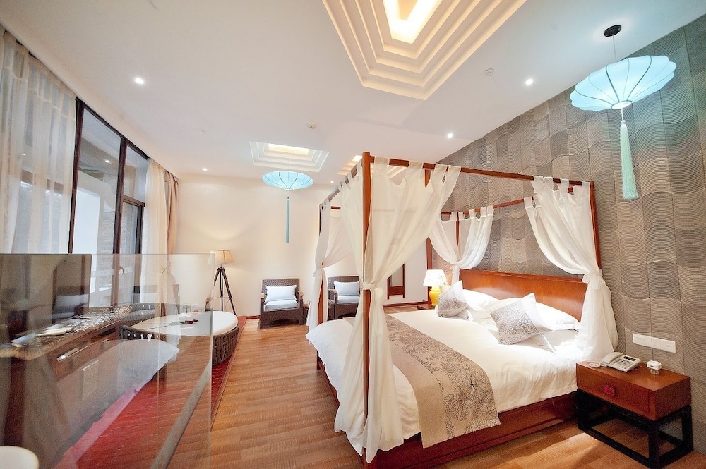 Guilin Crystal Crescent Moon Hotel 39/71