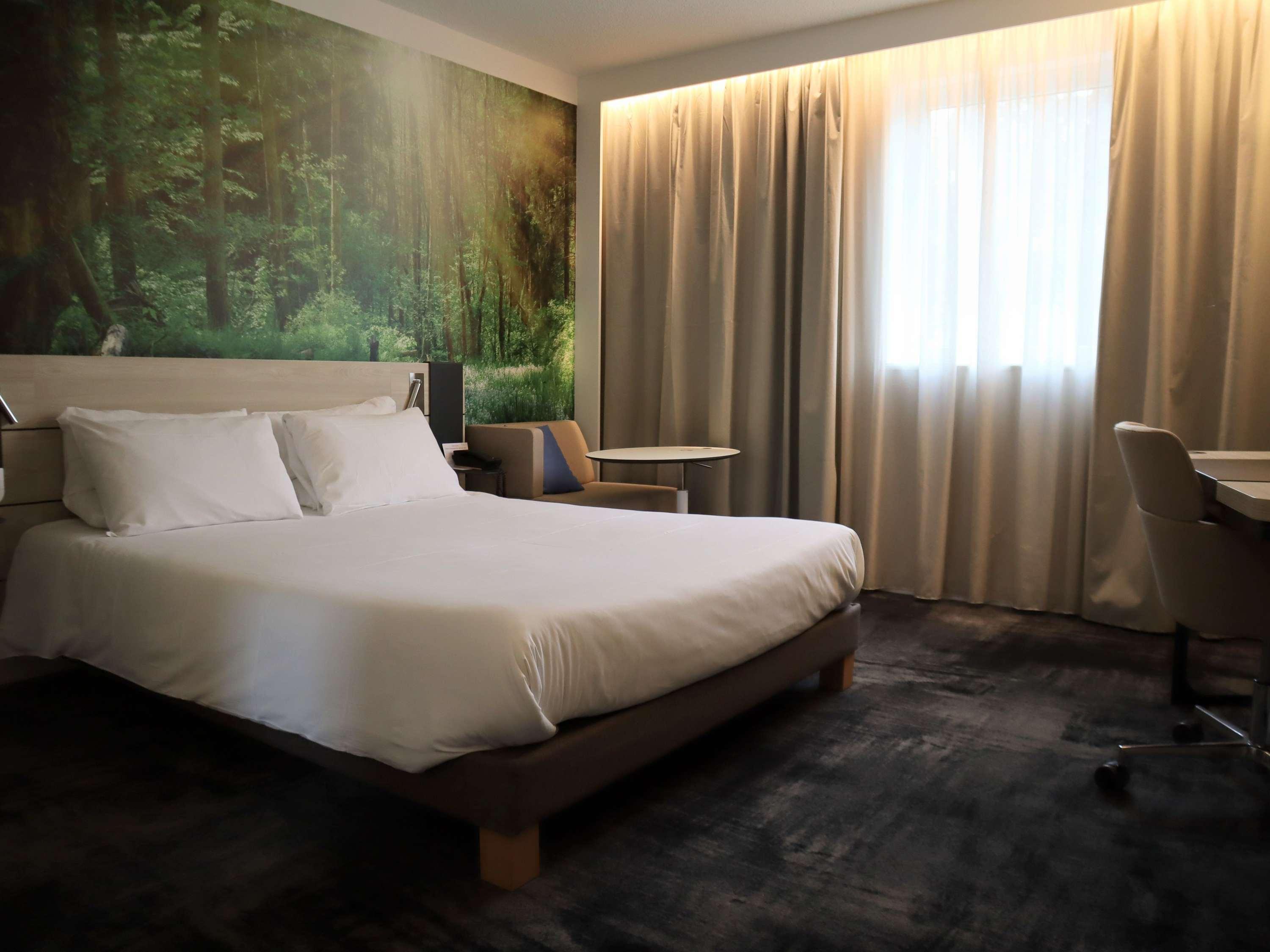 PREMIUM, SUPERIOR, QUEEN BED