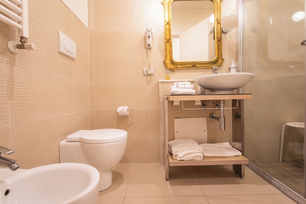 Ferretti Beach Hotel 64/65