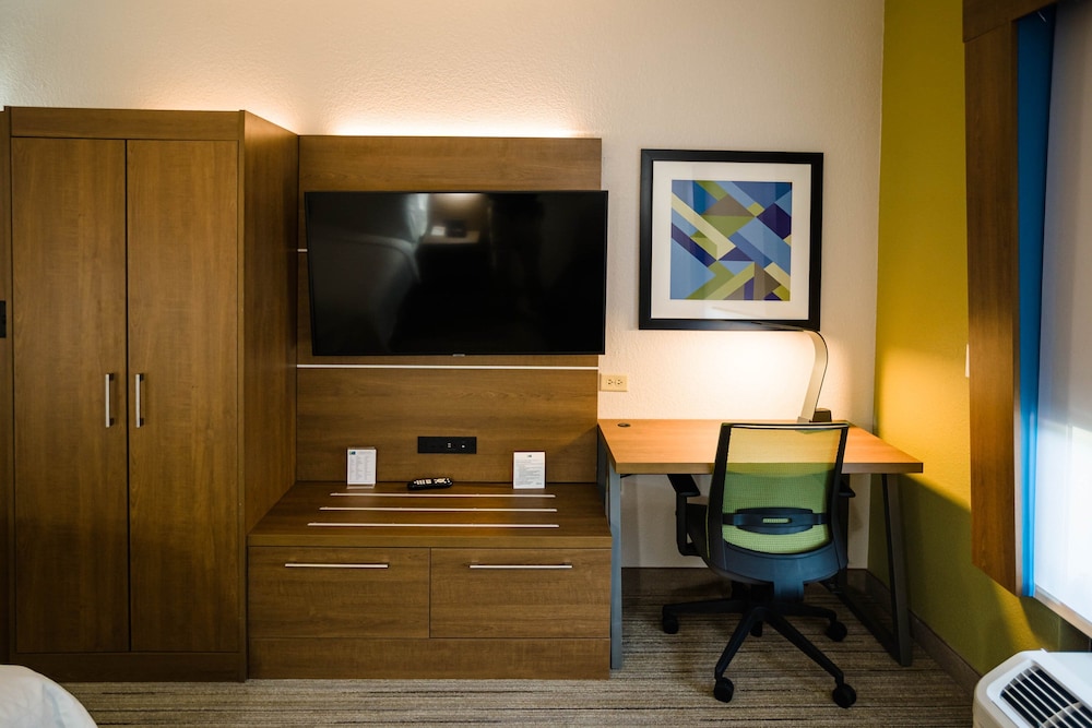 Holiday Inn Express Hoteland Suites Knoxville Farragut 50/63