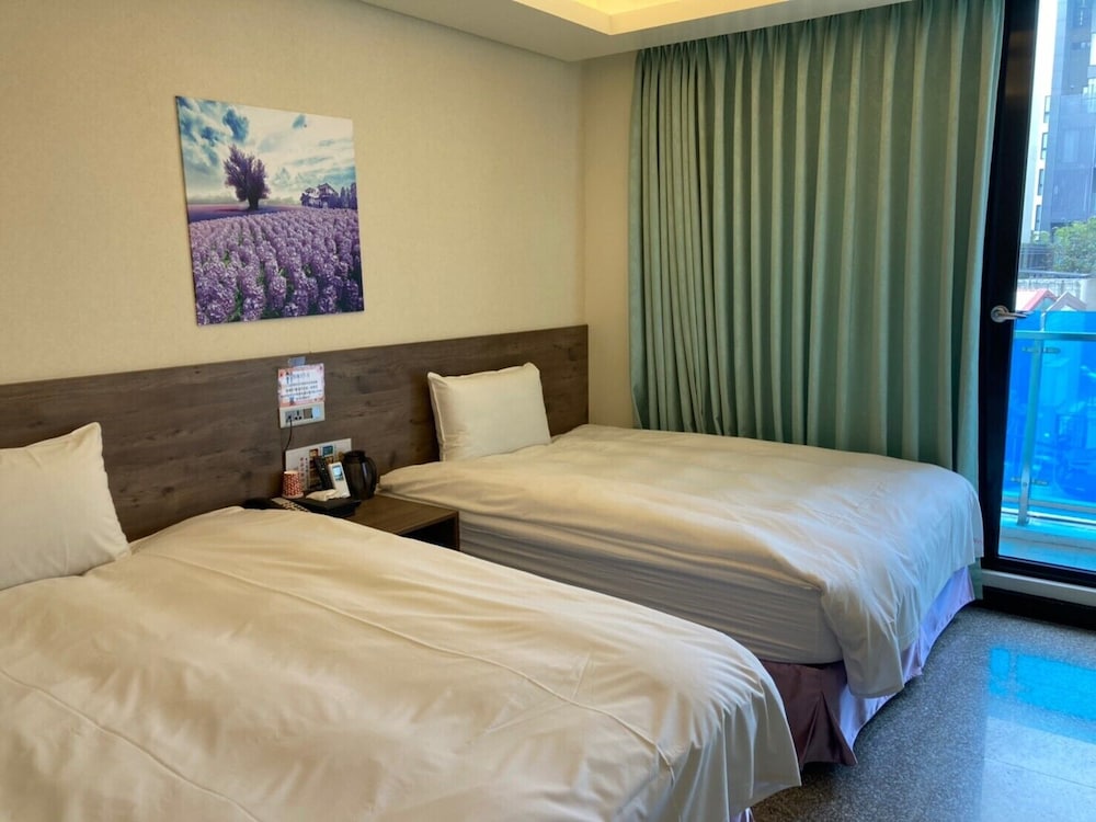Hotel 99 11/32