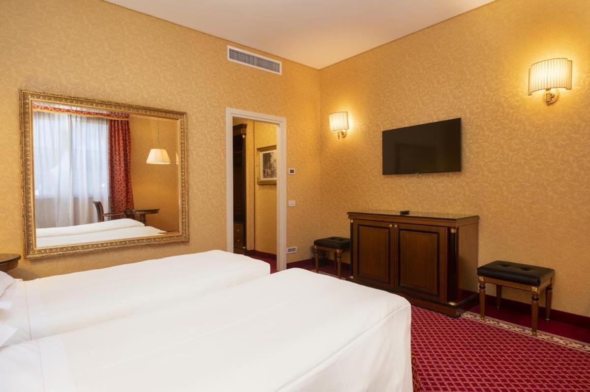 Room, Twin Beds