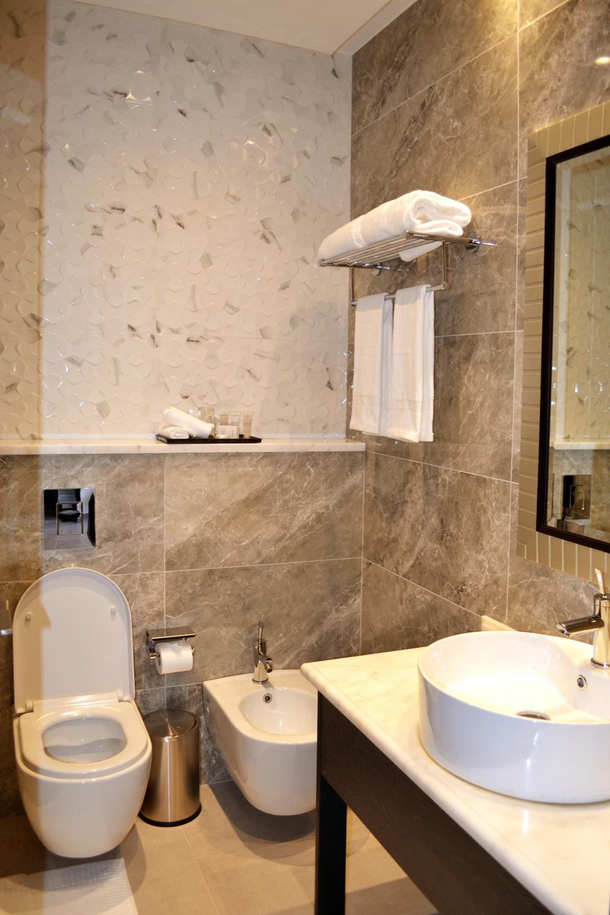 غرفة قياسية بسرير مزدوج، Ambassador Hotel 7/10