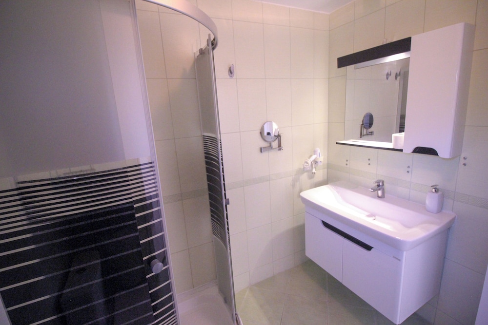 Bella Garden Boutique Hotel 79/83
