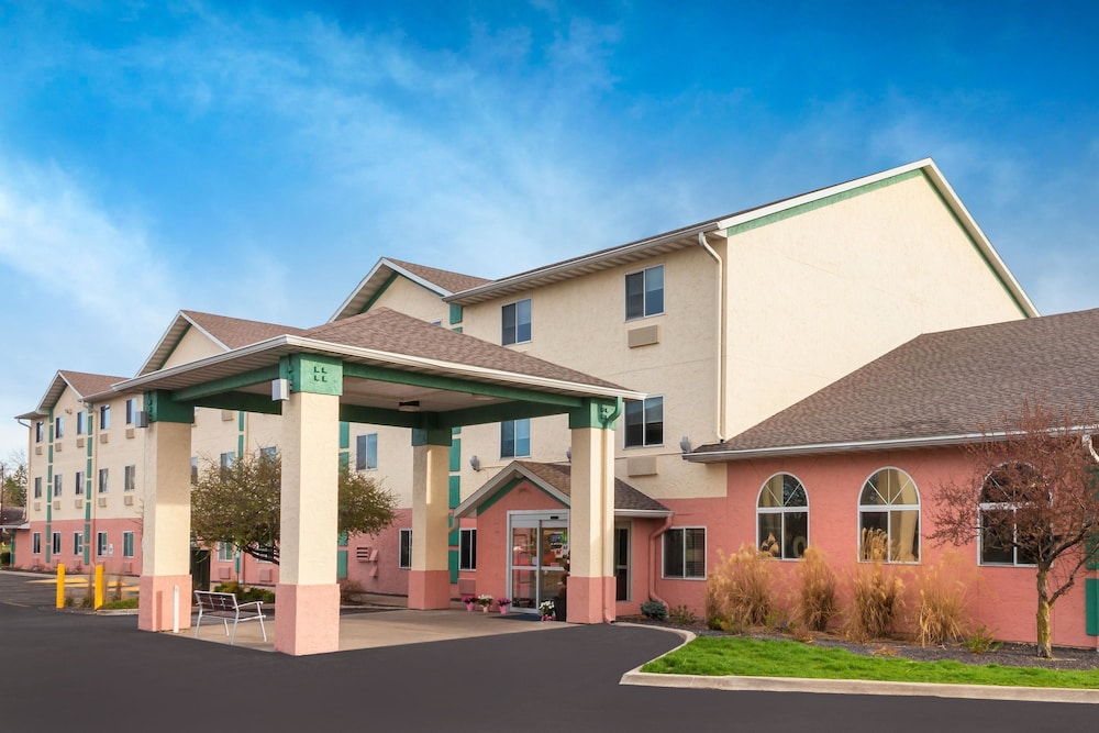 Galesburg Inn and Suites 1/42