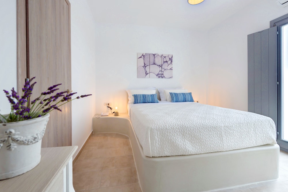 White Harmony Suites 23/69