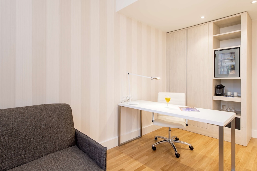 غرفة سوبيريور بسرير كوين مع سرير إضافي بإطلالة، Hotel Nh Collection Wien Zentrum 4/4