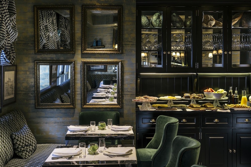 Casa Verbena Madrid, Outset Collection by Hilton 4/46