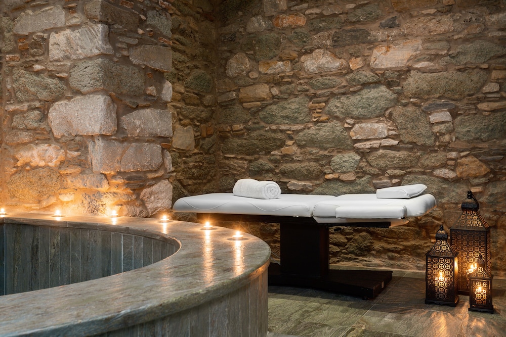 Castro Hotel Syros 35/50